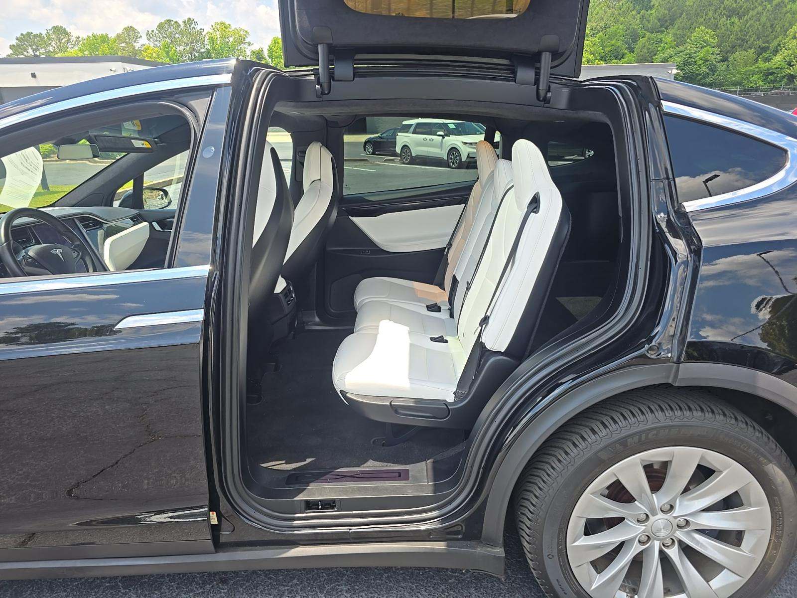 TESLA MODEL X - 9