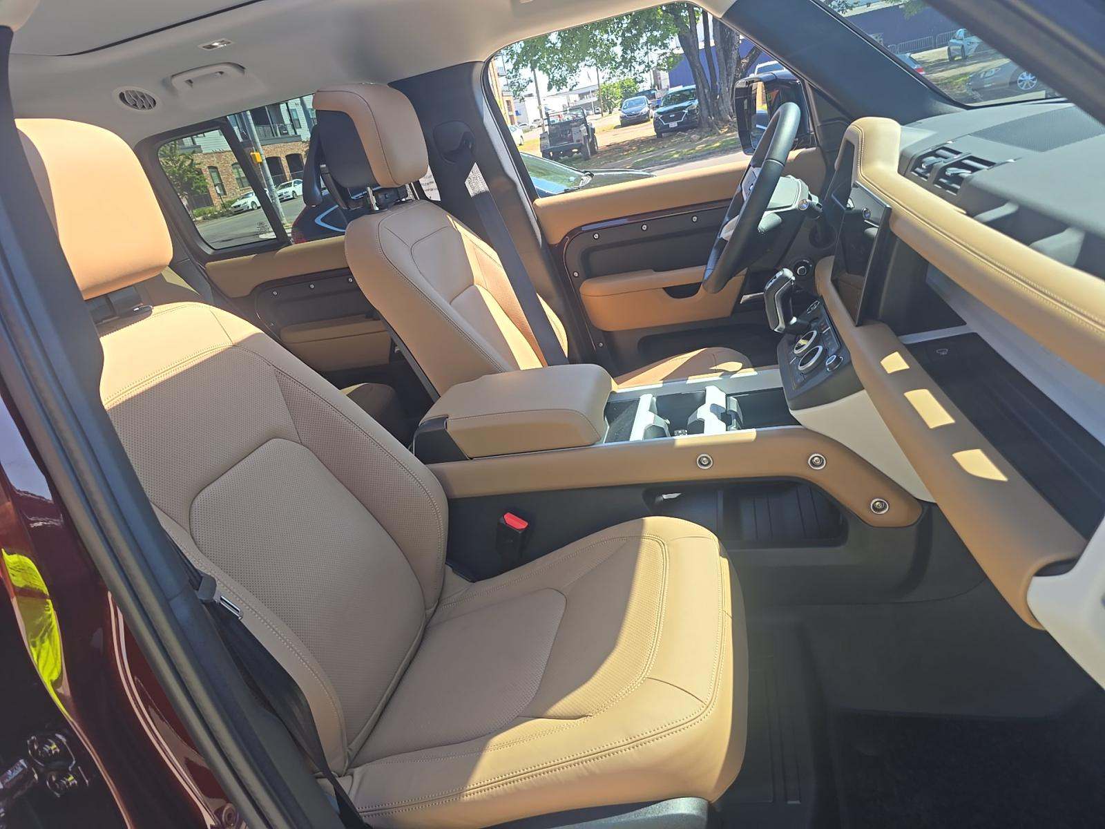 2025 Land Rover Defender 130 X-Dynamic SE AWD