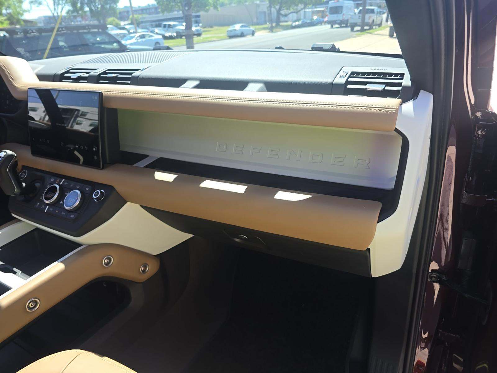 2025 Land Rover Defender 130 X-Dynamic SE AWD