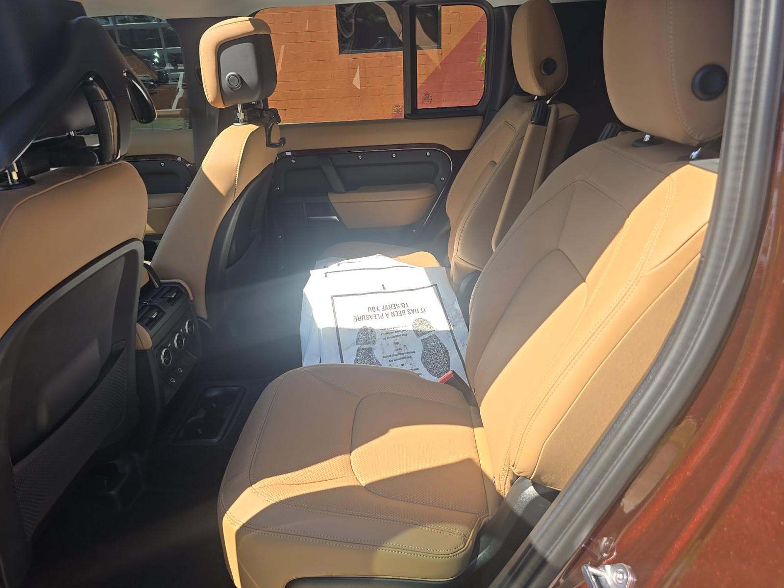 2025 Land Rover Defender 130 X-Dynamic SE AWD