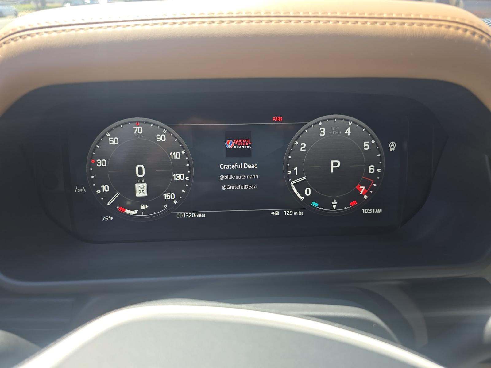 2025 Land Rover Defender 130 X-Dynamic SE AWD
