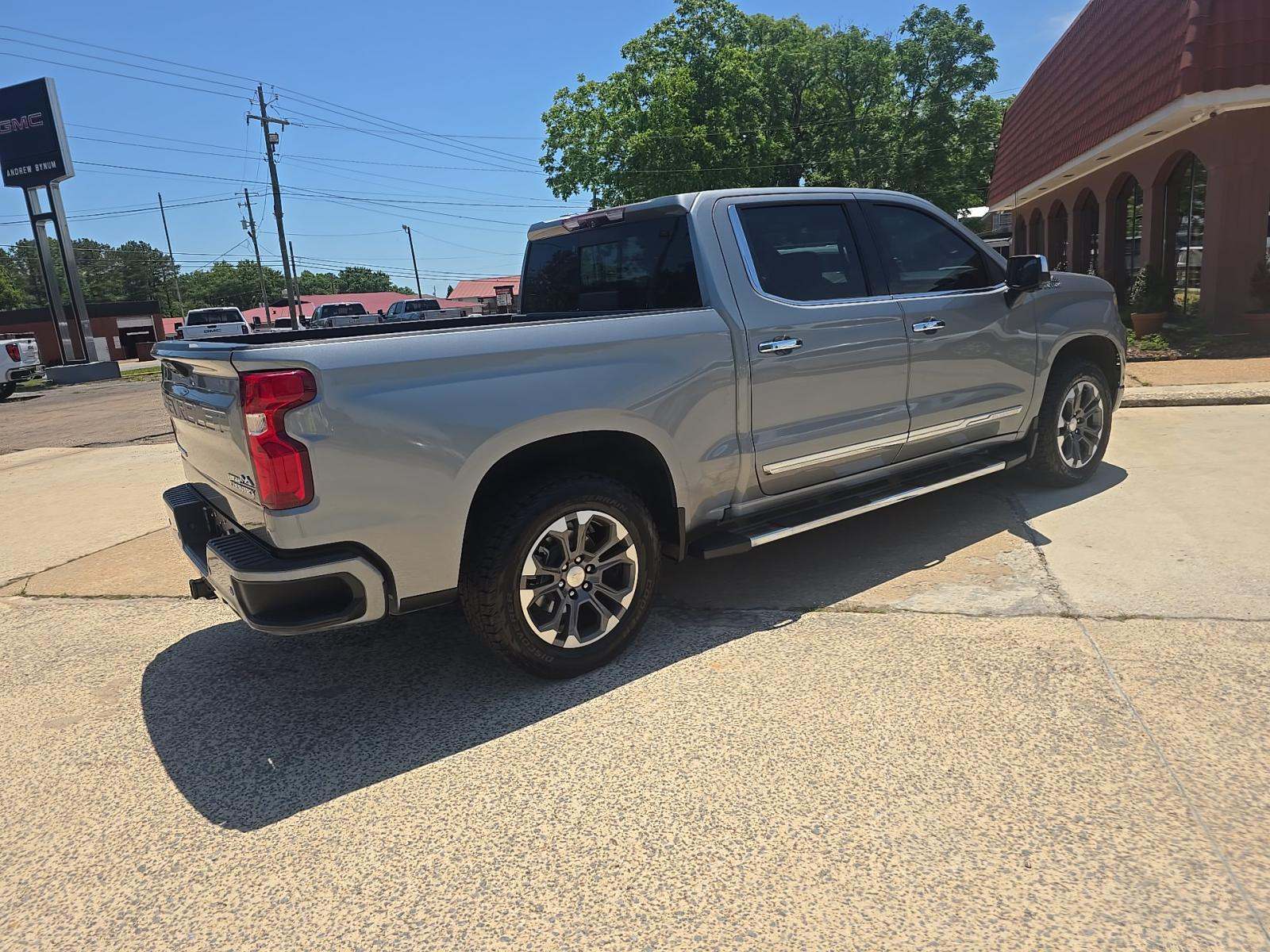 2023 Chevrolet Silverado 1500 High Country AWD