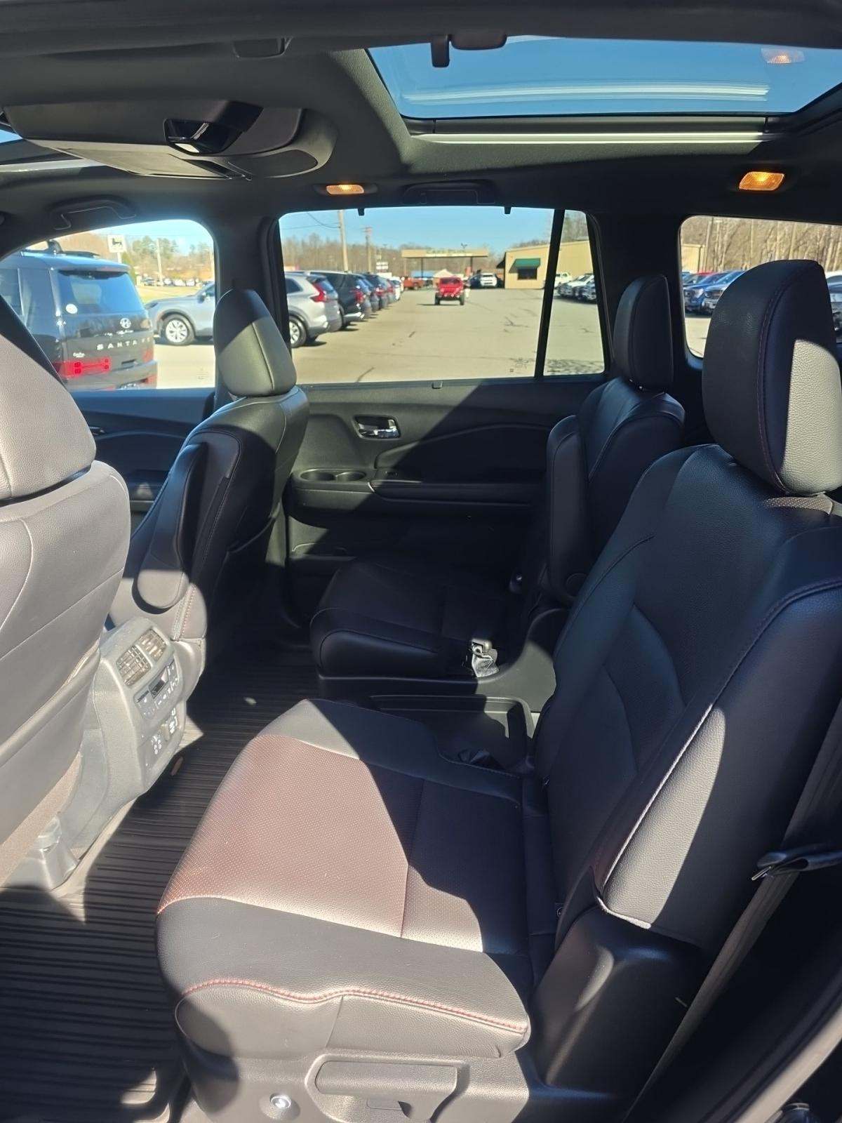 2022 Honda Pilot Black Edition AWD