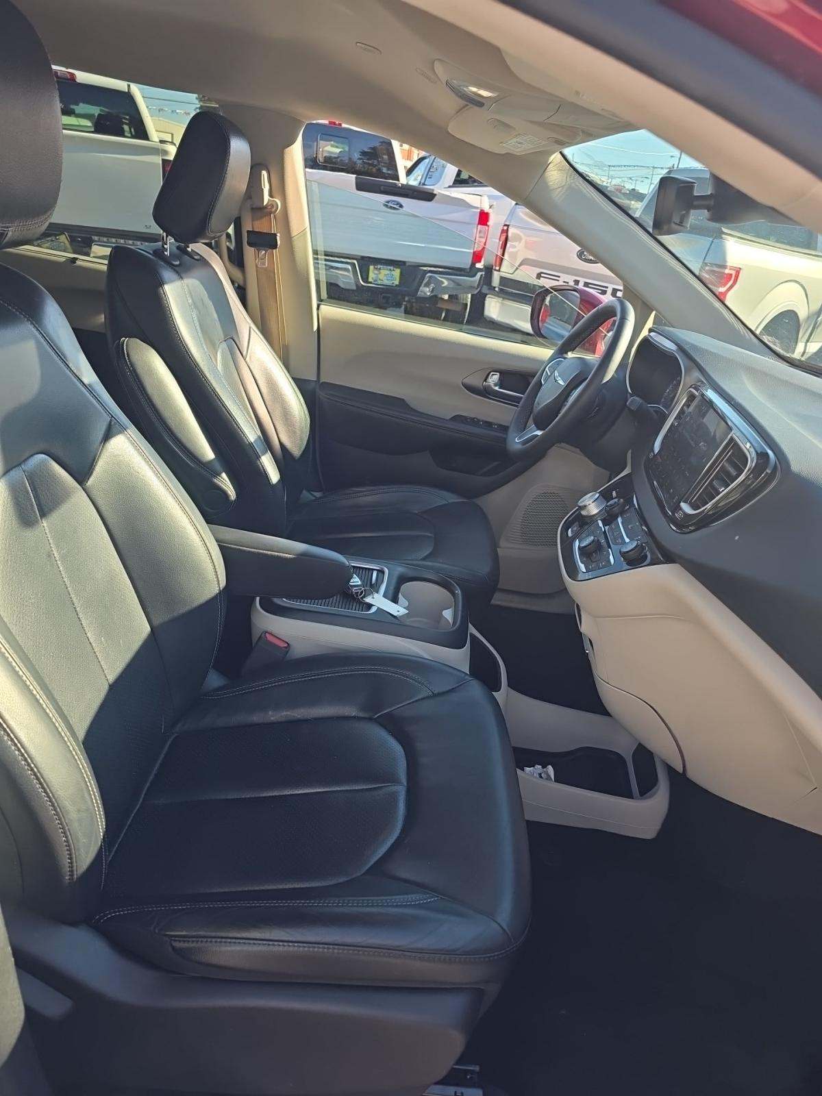 2022 Chrysler Pacifica Touring L FWD