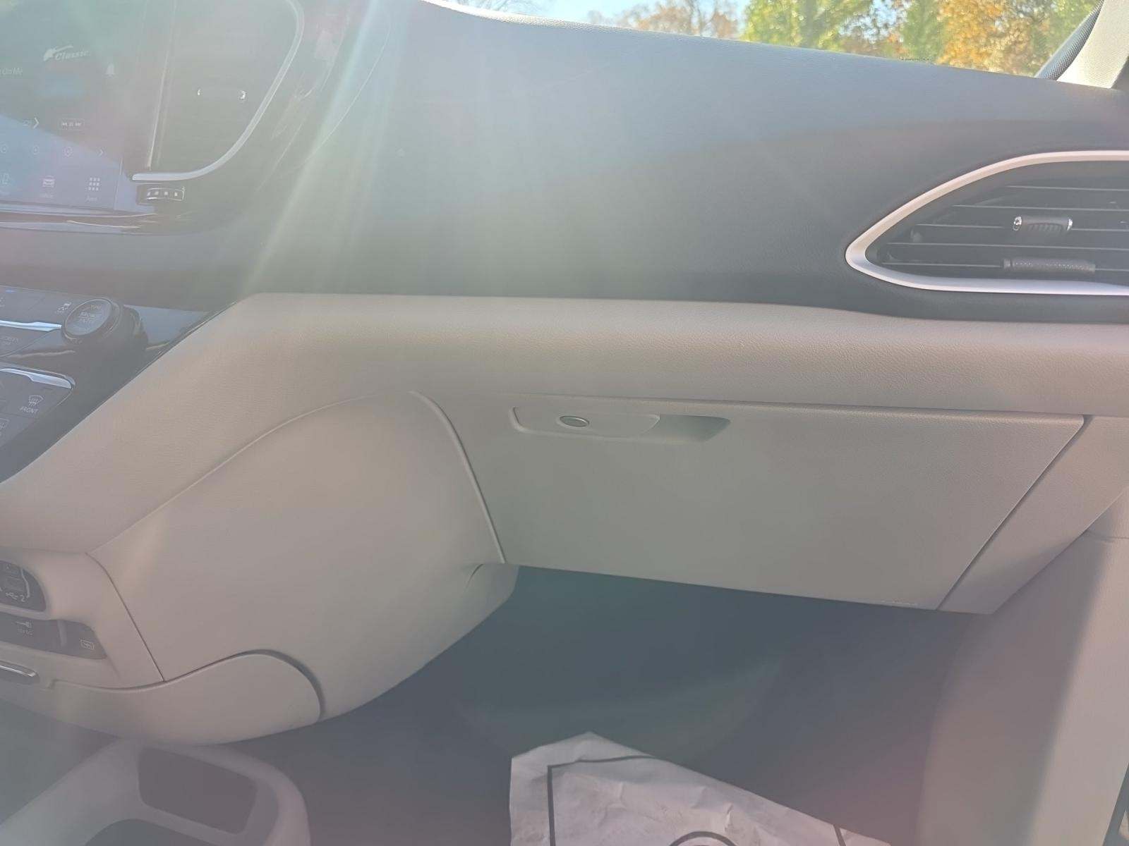 2022 Chrysler Pacifica Touring L FWD