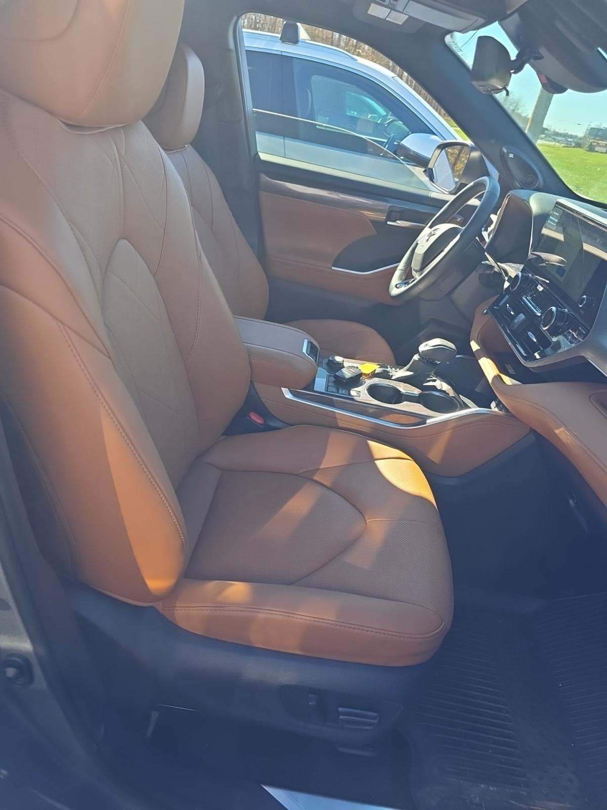 2025 Toyota Highlander Platinum AWD