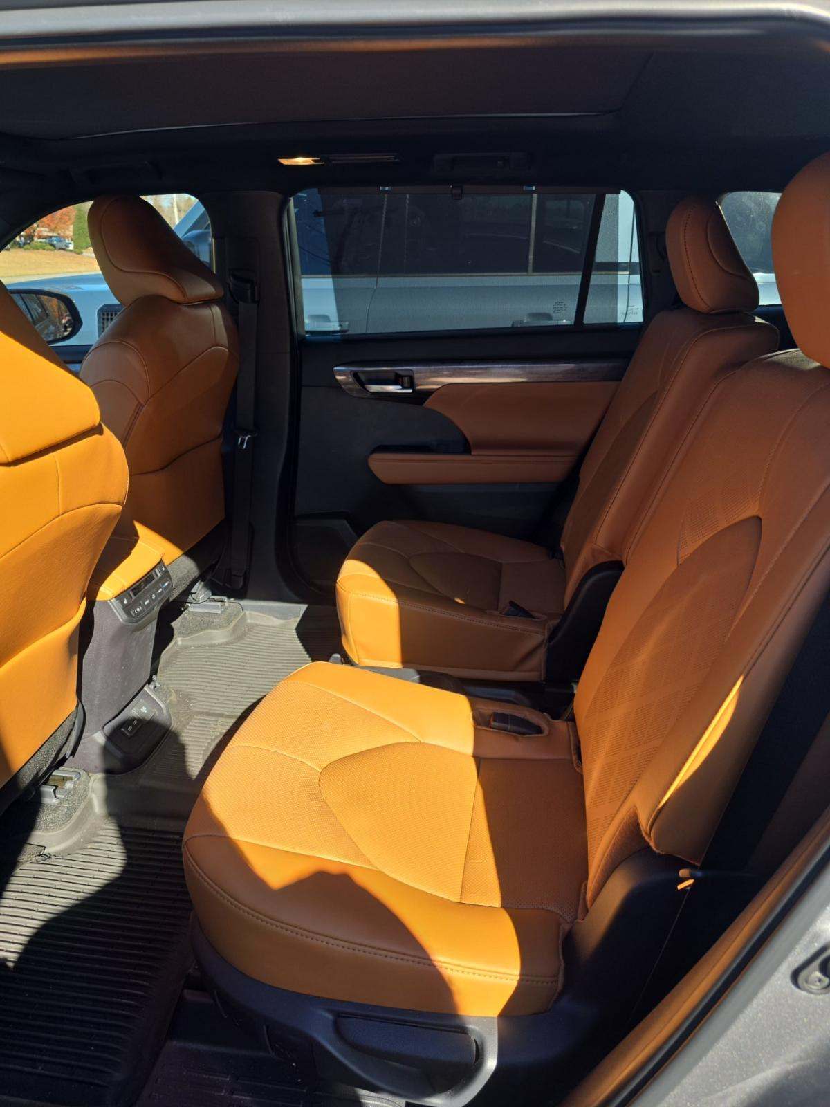 2025 Toyota Highlander Platinum AWD