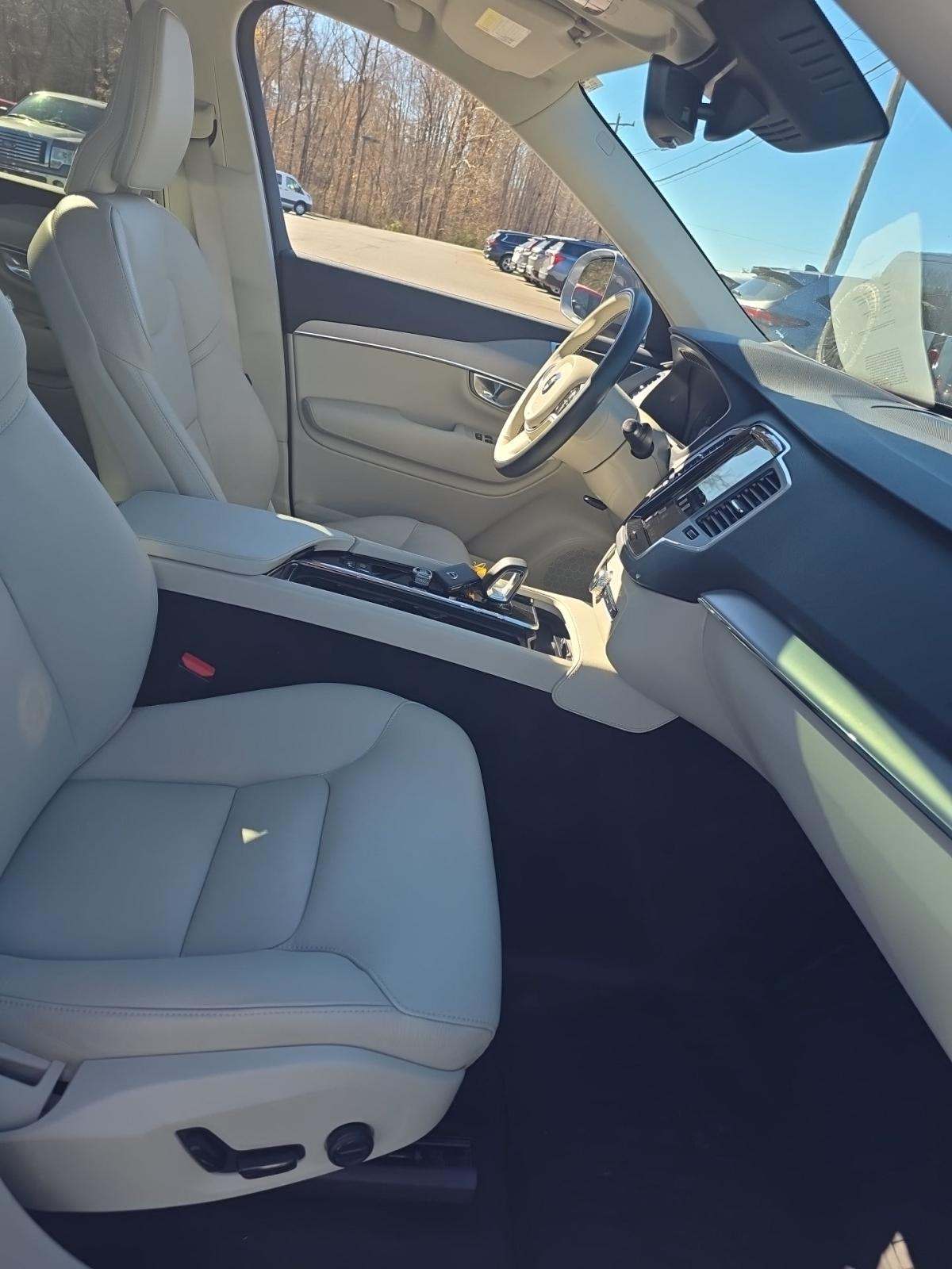 2023 Volvo XC90 B5 Core AWD