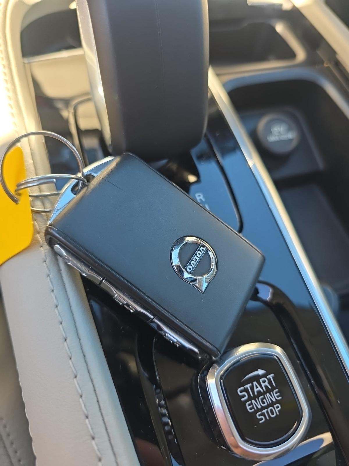 2023 Volvo XC90 B5 Core AWD