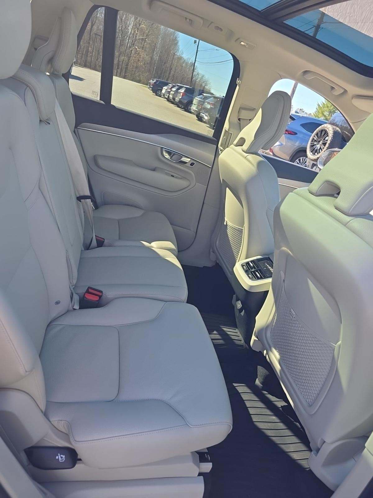 2023 Volvo XC90 B5 Core AWD