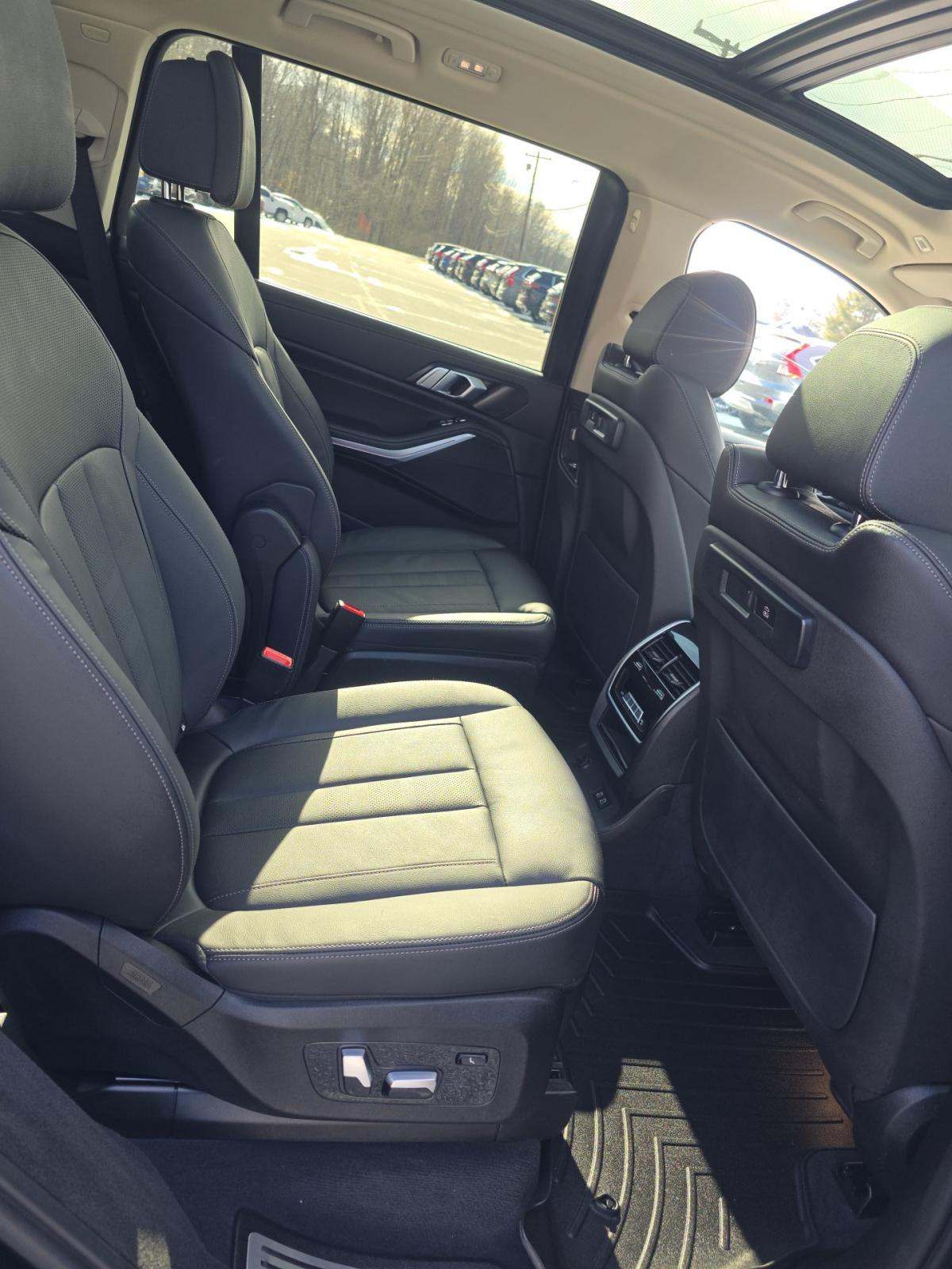 2022 BMW X7 xDrive40i AWD