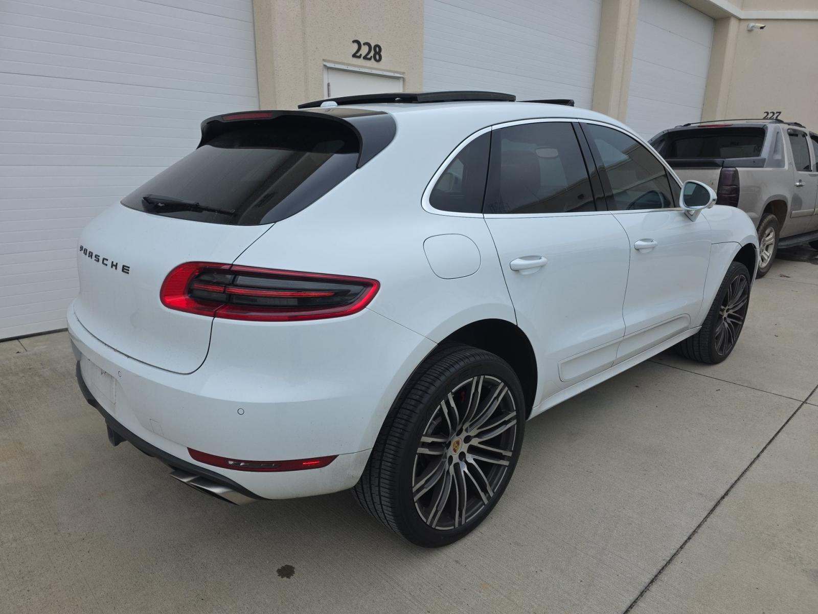2016 Porsche Macan Turbo AWD