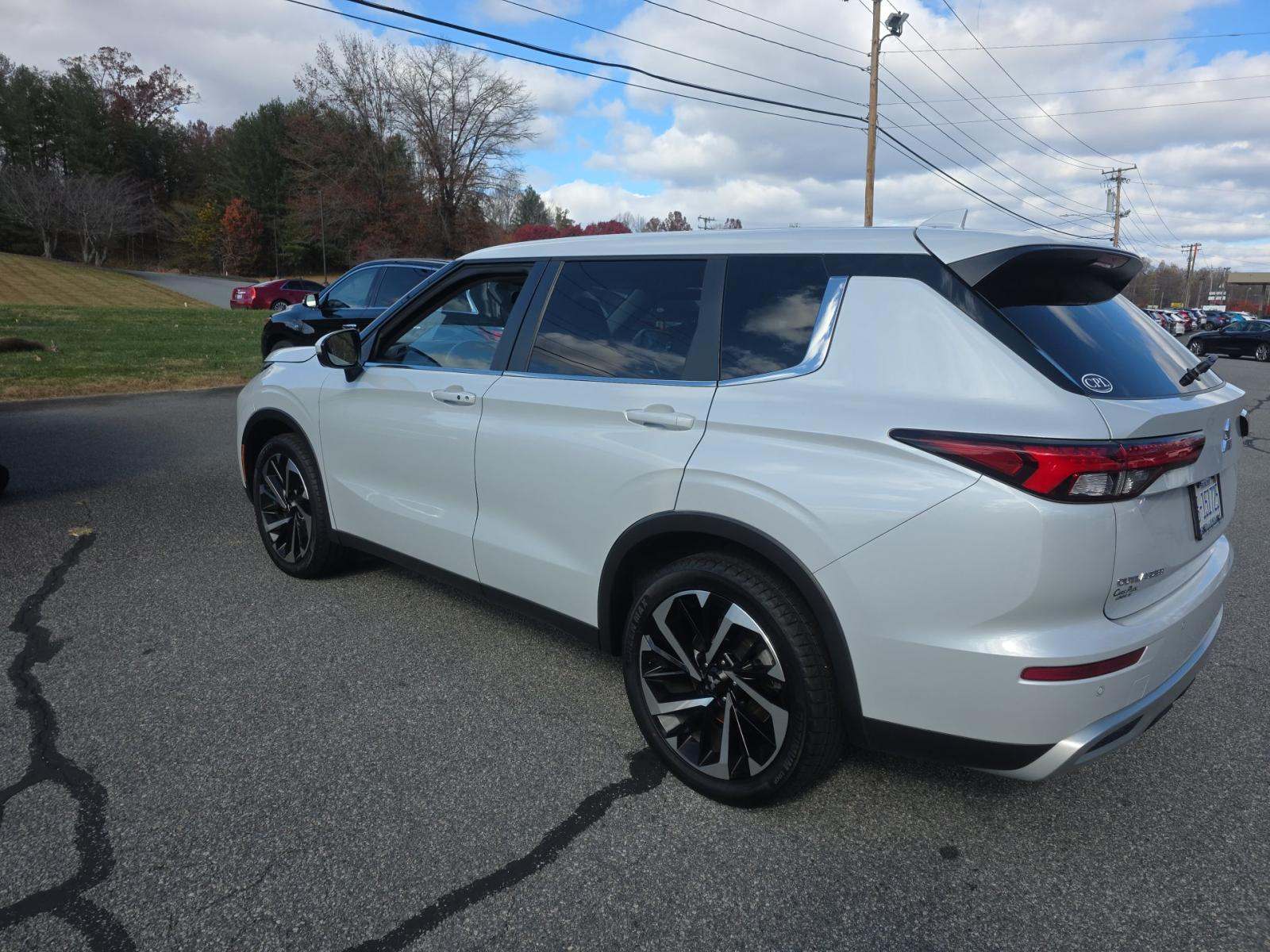 2024 Mitsubishi Outlander SE FWD