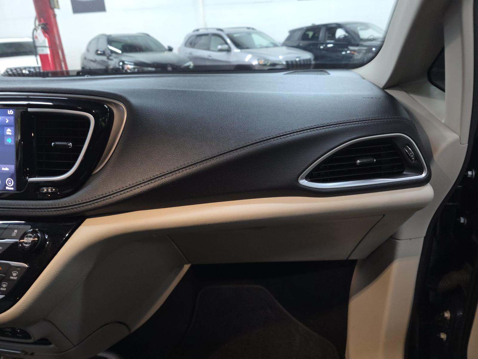 2018 Chrysler Pacifica Limited FWD