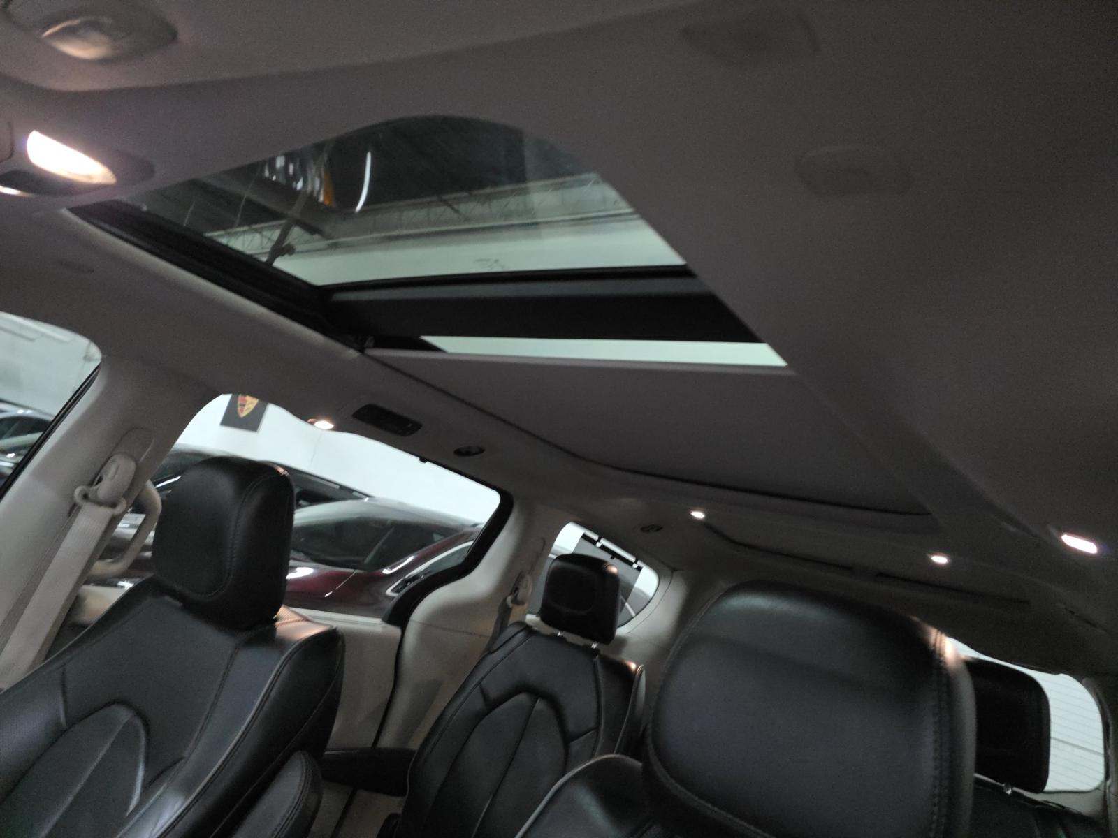 2018 Chrysler Pacifica Limited FWD