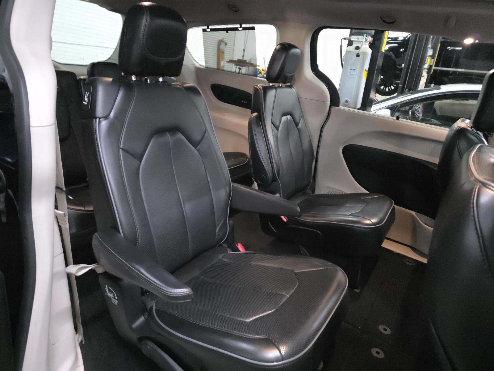 2018 Chrysler Pacifica Limited FWD