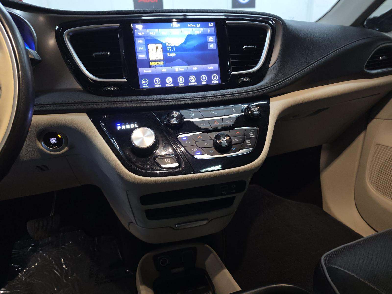 2018 Chrysler Pacifica Limited FWD
