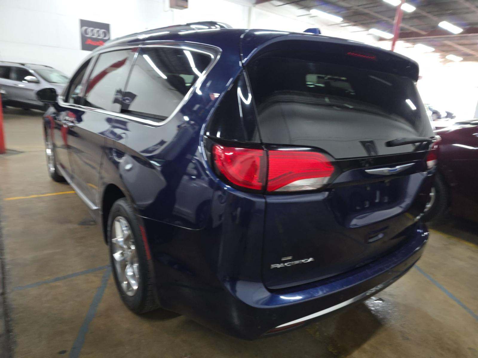 2018 Chrysler Pacifica Limited FWD