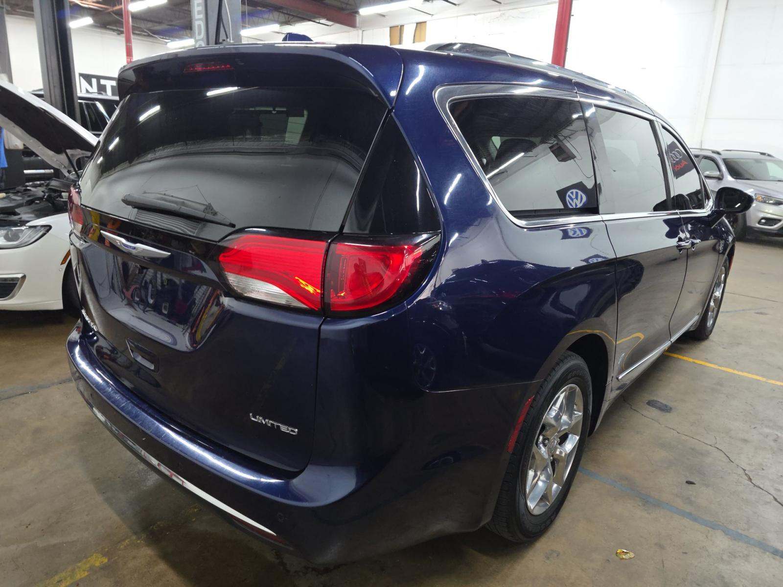 2018 Chrysler Pacifica Limited FWD