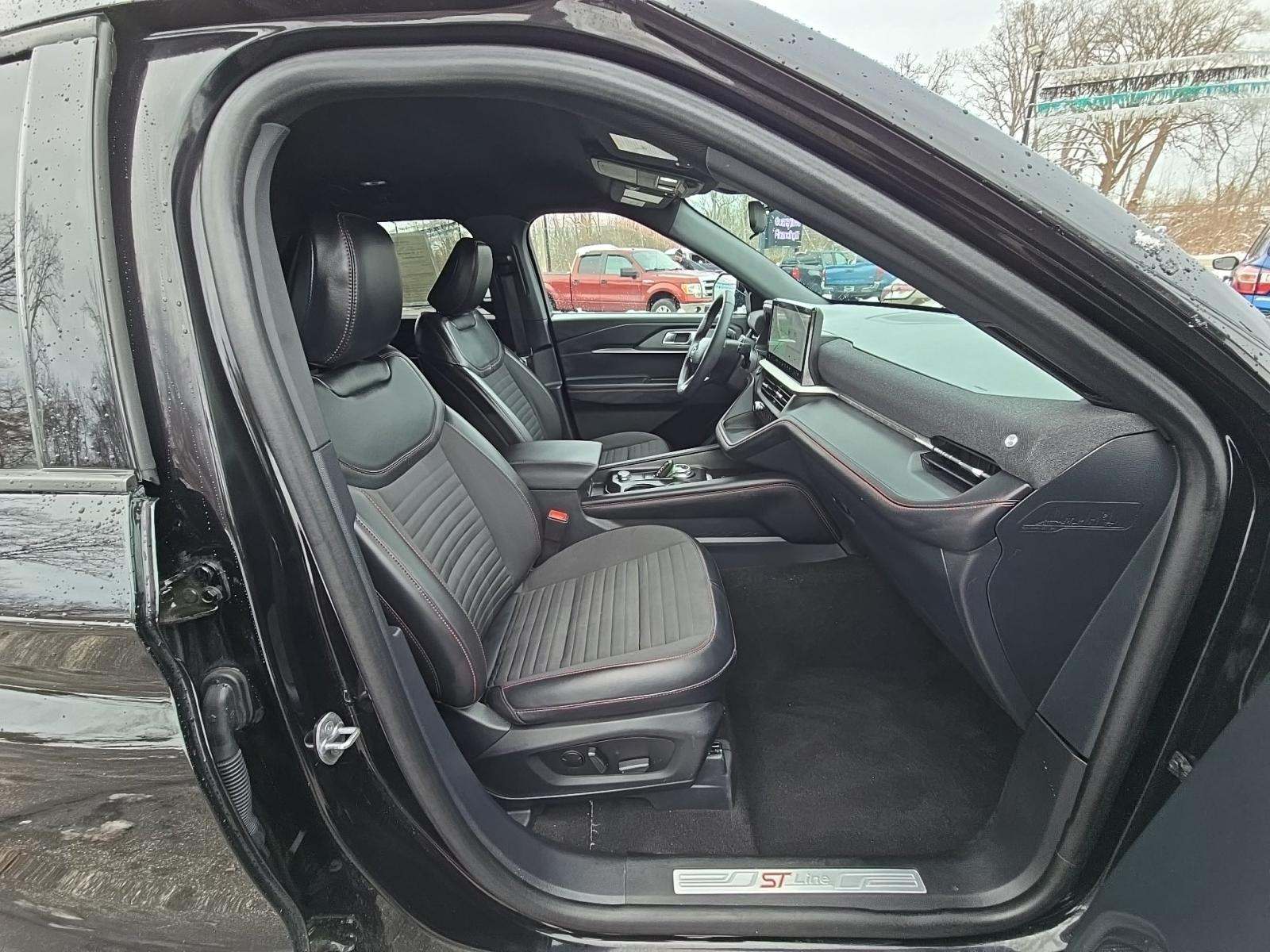 2025 Ford Explorer ST-Line AWD