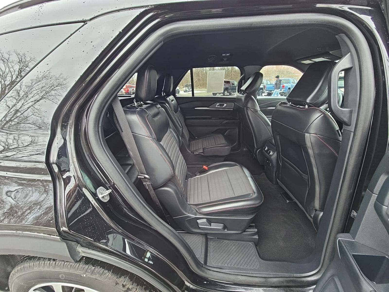 2025 Ford Explorer ST-Line AWD