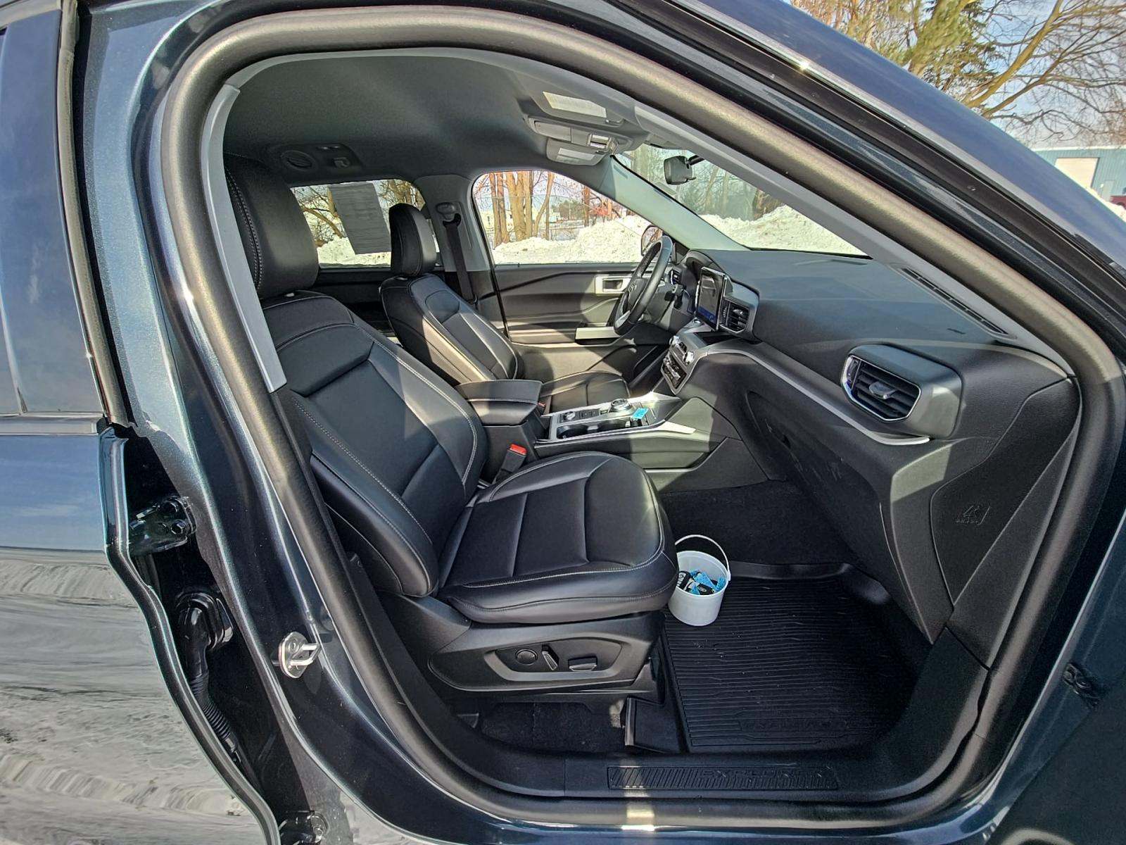 2023 Ford Explorer XLT AWD