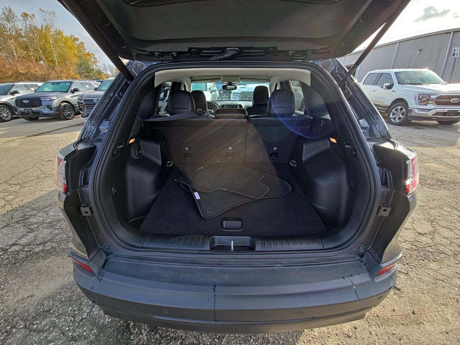 2023 Jeep Cherokee Altitude AWD