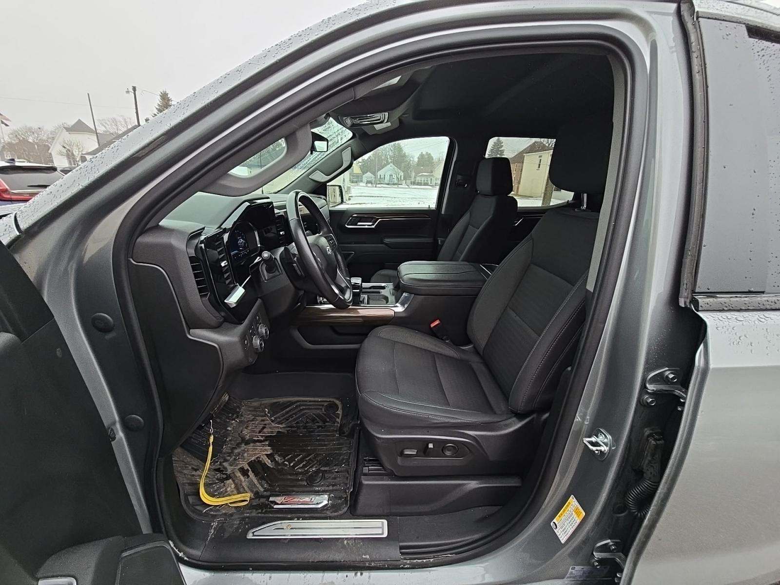 2023 Chevrolet Silverado 1500 RST AWD