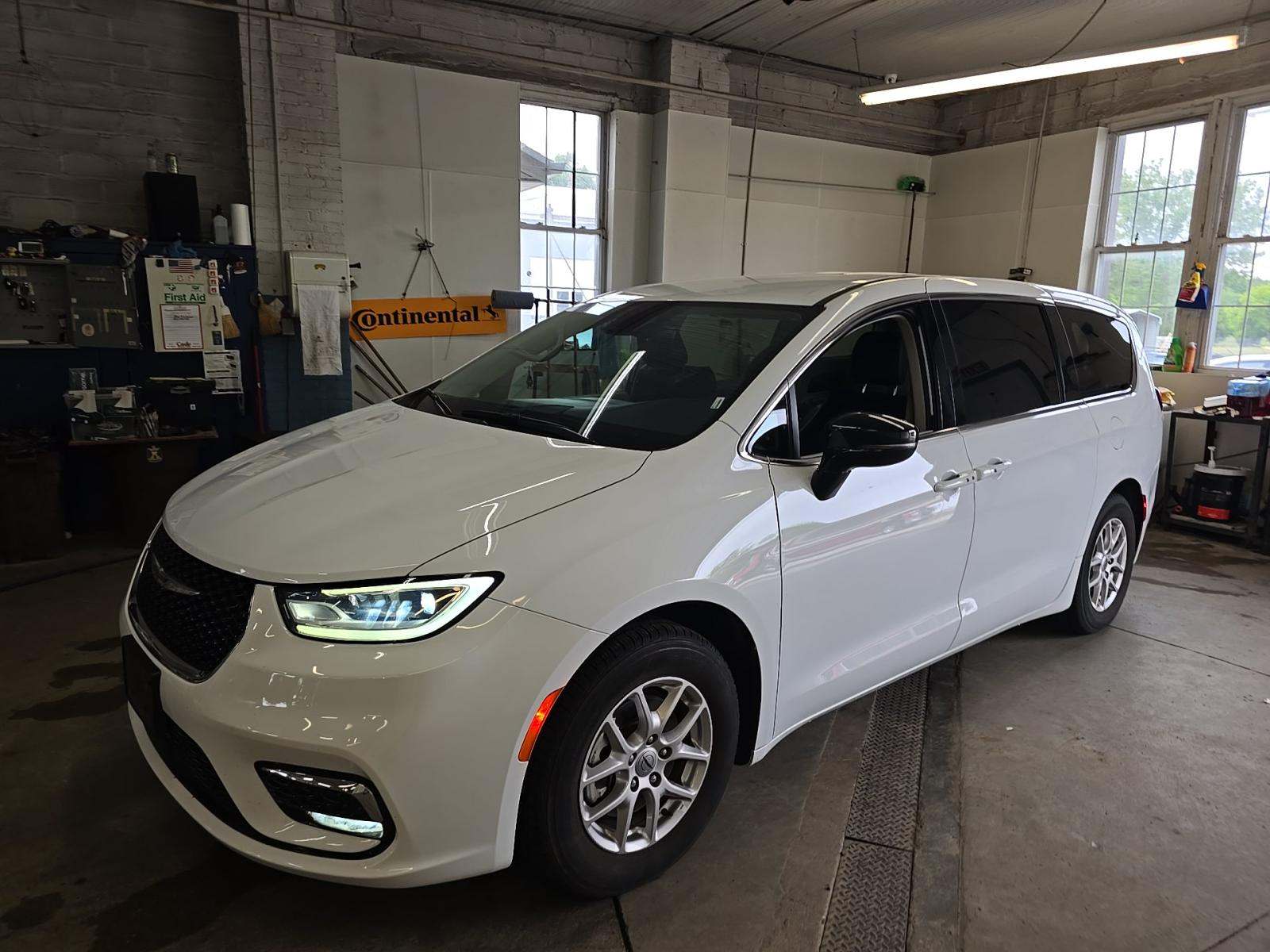 2024 Chrysler Pacifica Touring L FWD