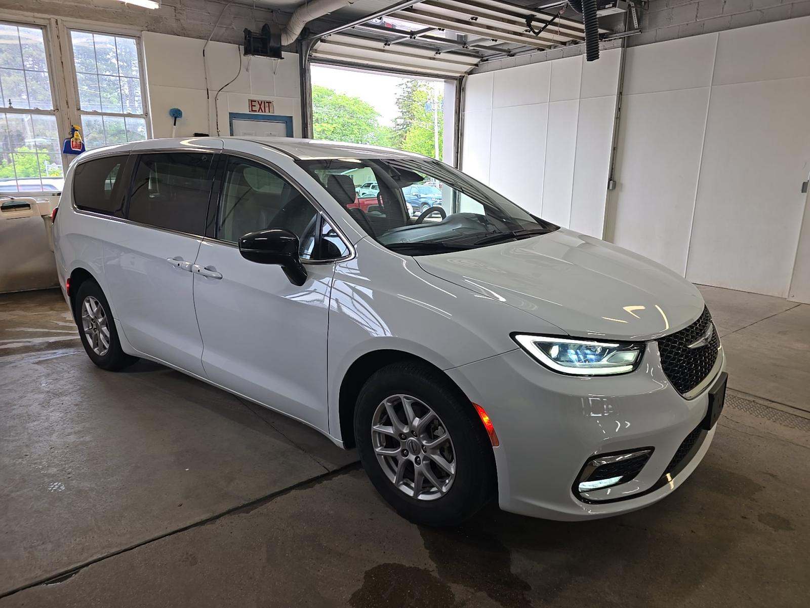 2024 Chrysler Pacifica Touring L FWD