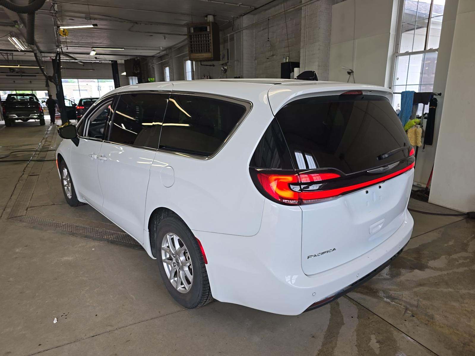 2024 Chrysler Pacifica Touring L FWD