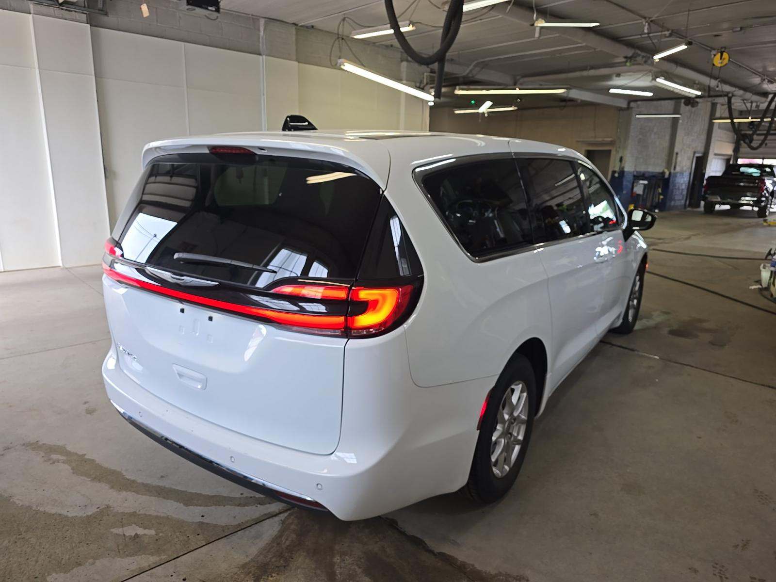 2024 Chrysler Pacifica Touring L FWD
