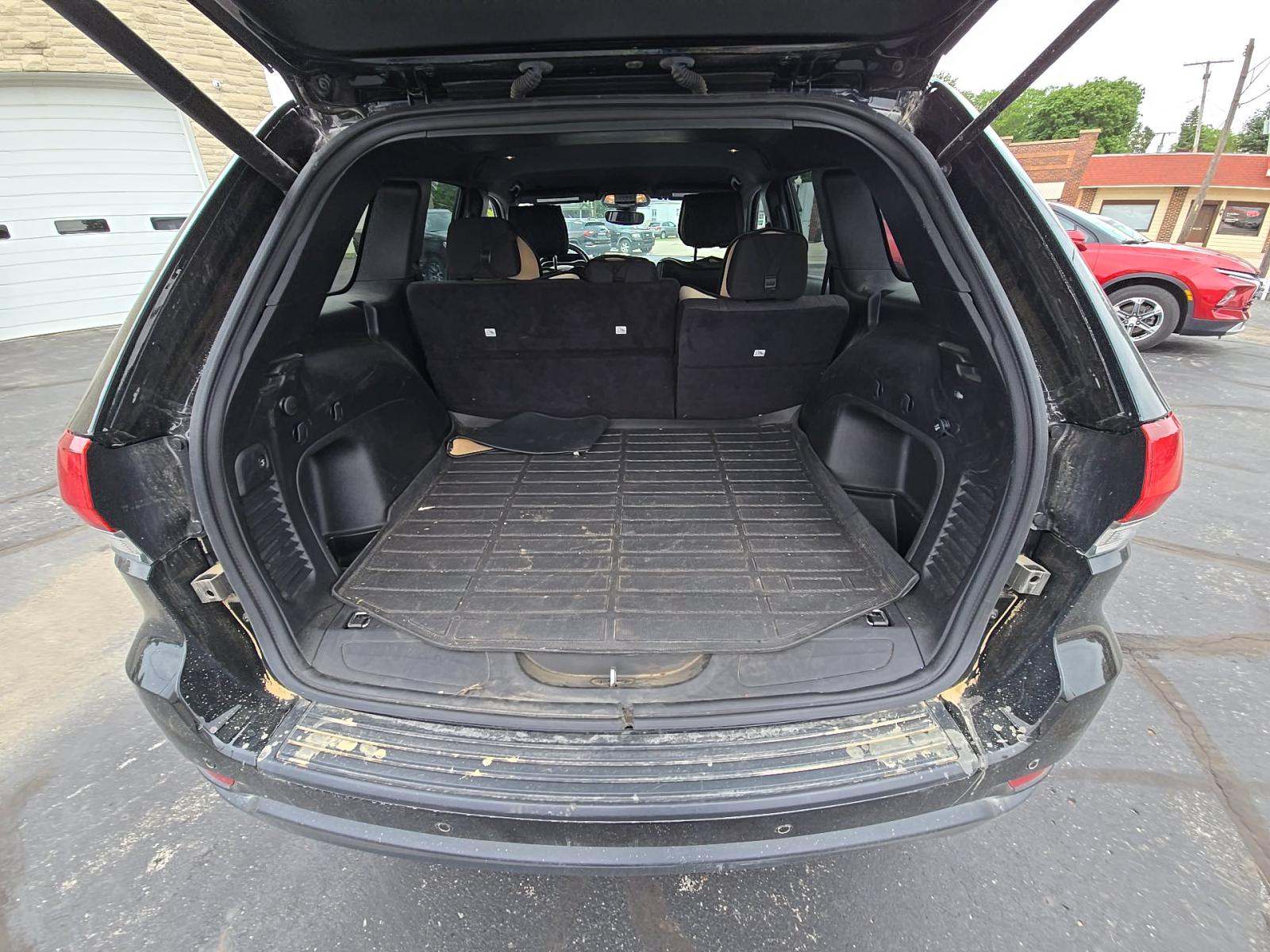 2022 Jeep Grand Cherokee Laredo E AWD