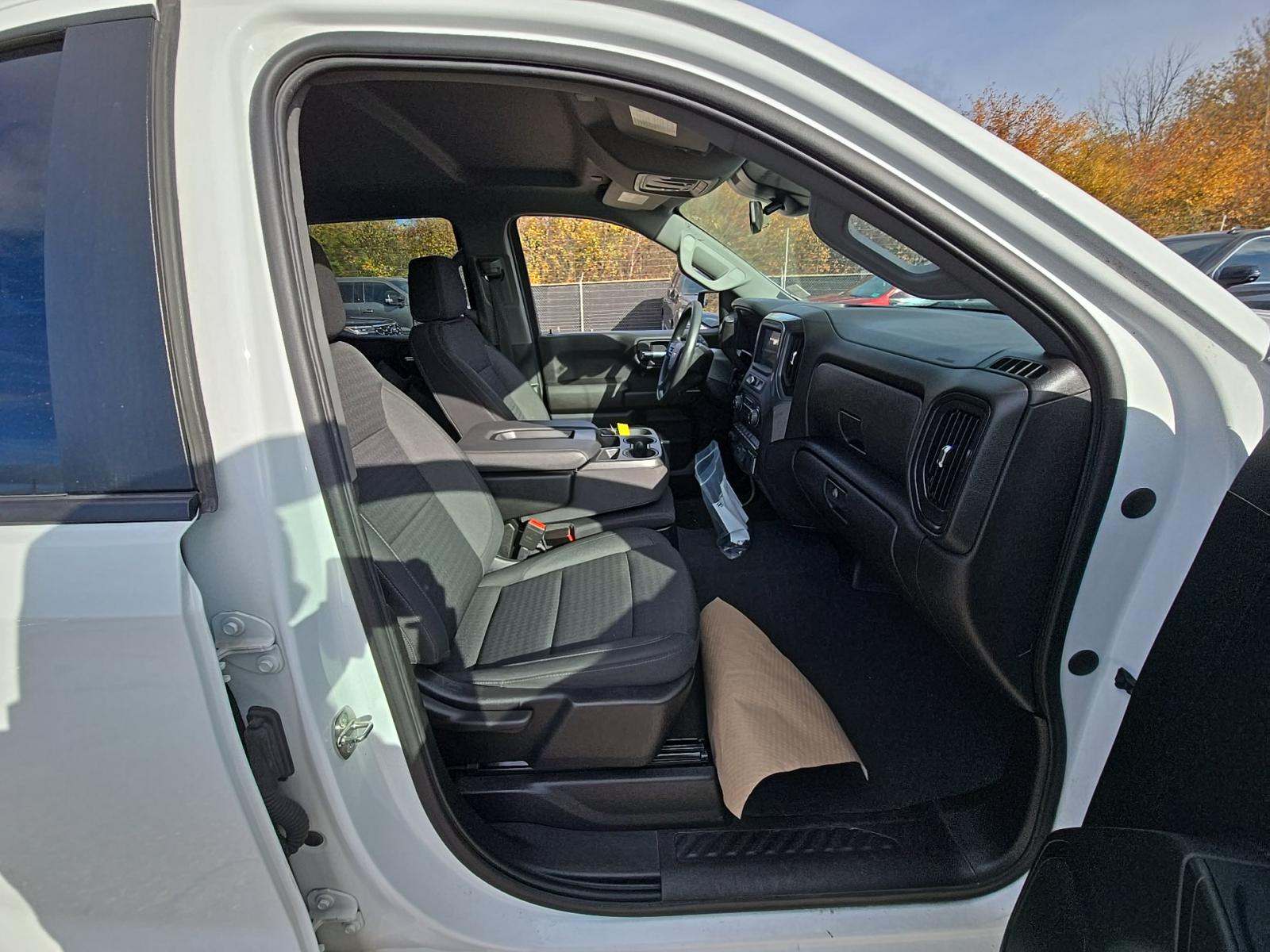 2023 Chevrolet Silverado 1500 Custom AWD