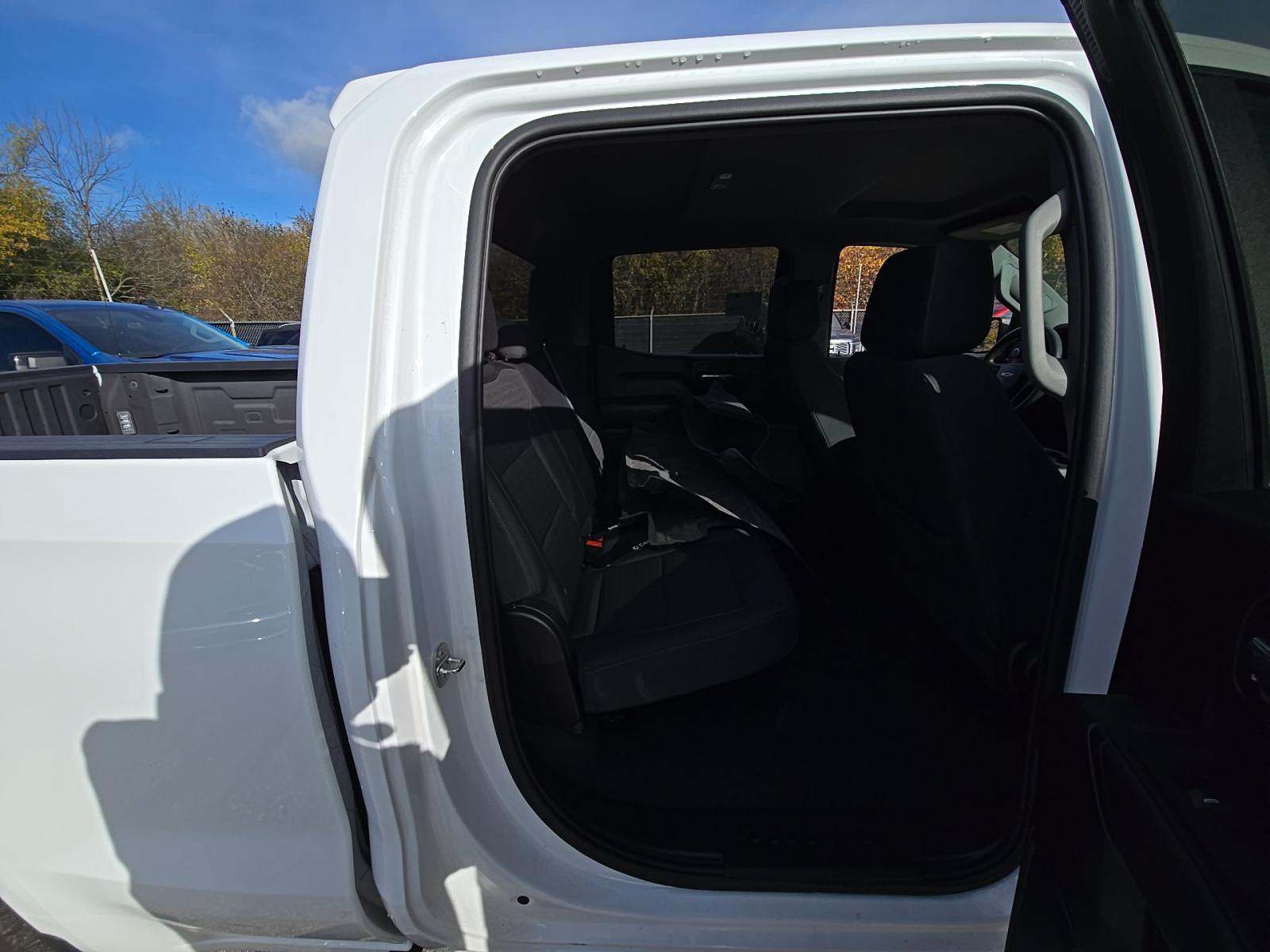 2023 Chevrolet Silverado 1500 Custom AWD
