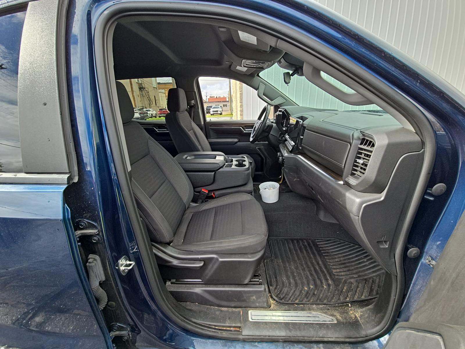 2023 Chevrolet Silverado 1500 LT AWD