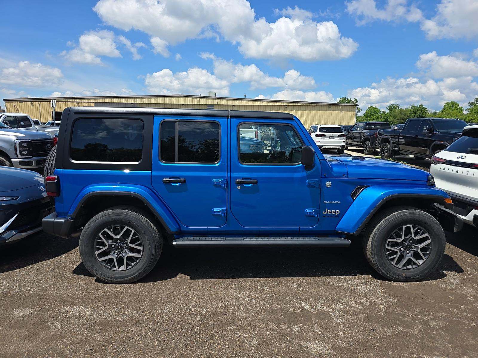 2024 Jeep Wrangler Sahara AWD