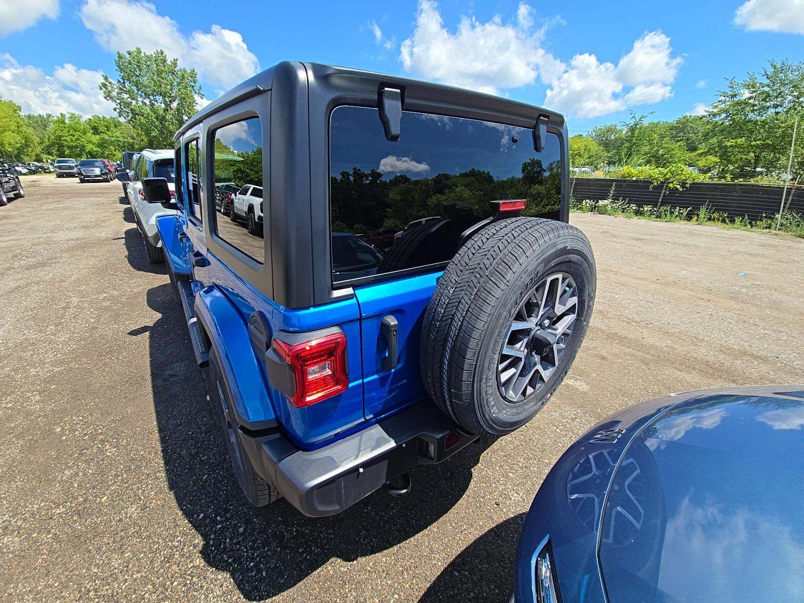 2024 Jeep Wrangler Sahara AWD