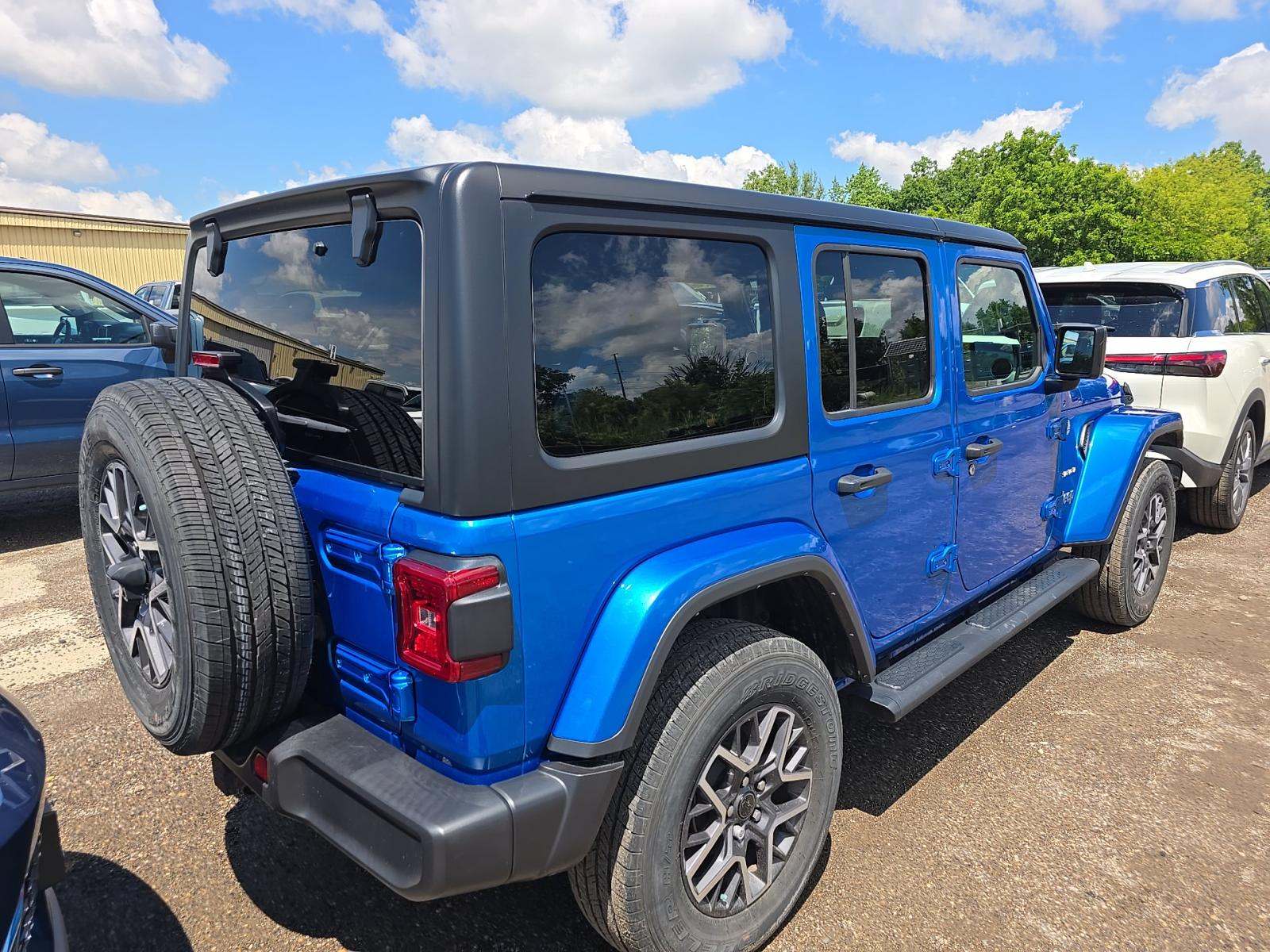2024 Jeep Wrangler Sahara AWD