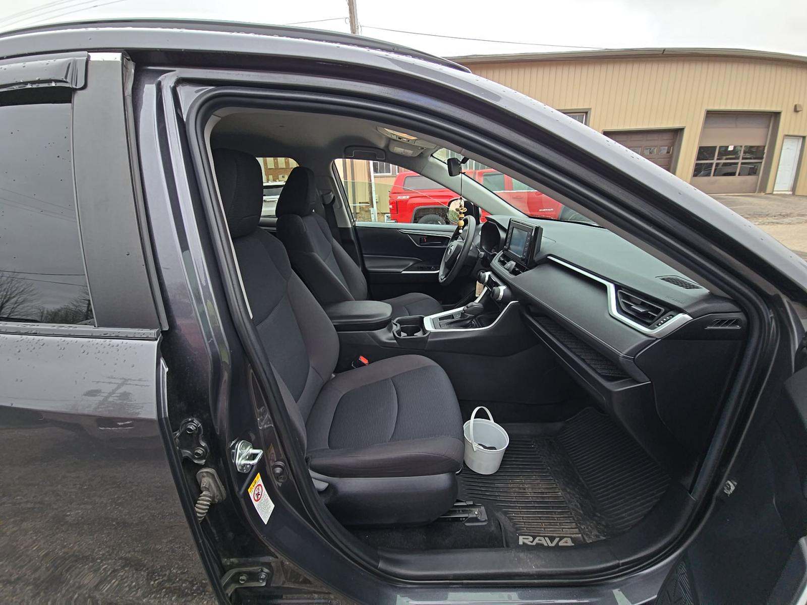 2019 Toyota RAV4 LE FWD