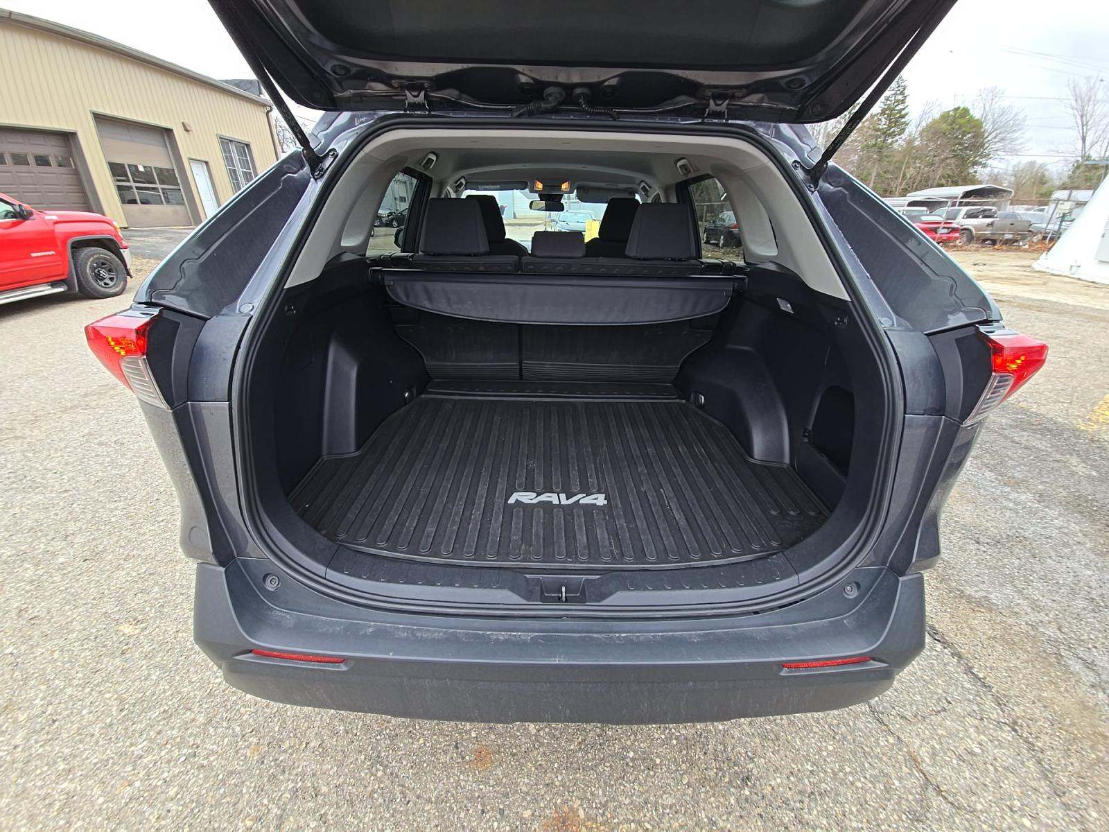 2019 Toyota RAV4 LE FWD