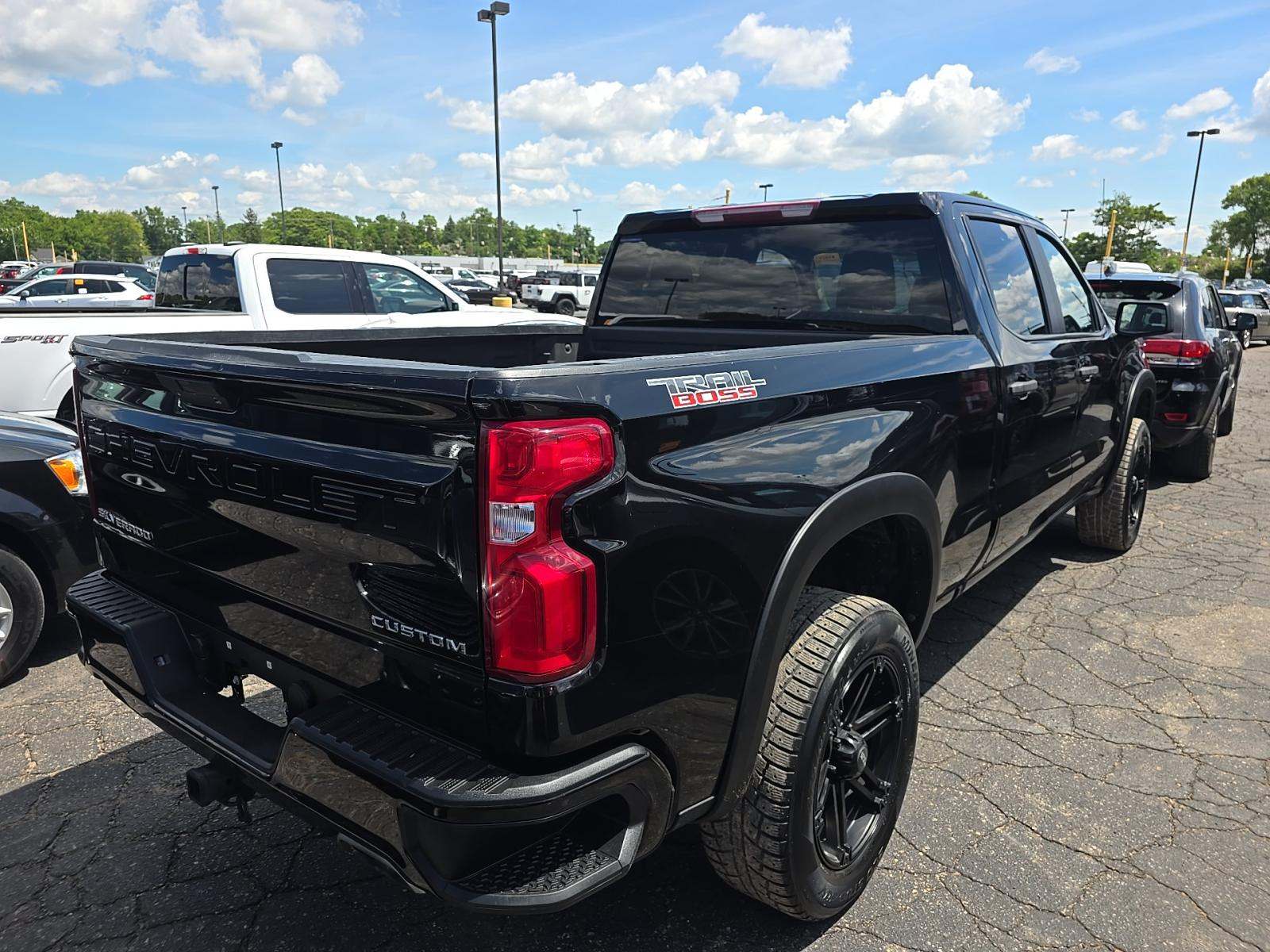 2022 Chevrolet Silverado 1500 Custom Trail Boss AWD