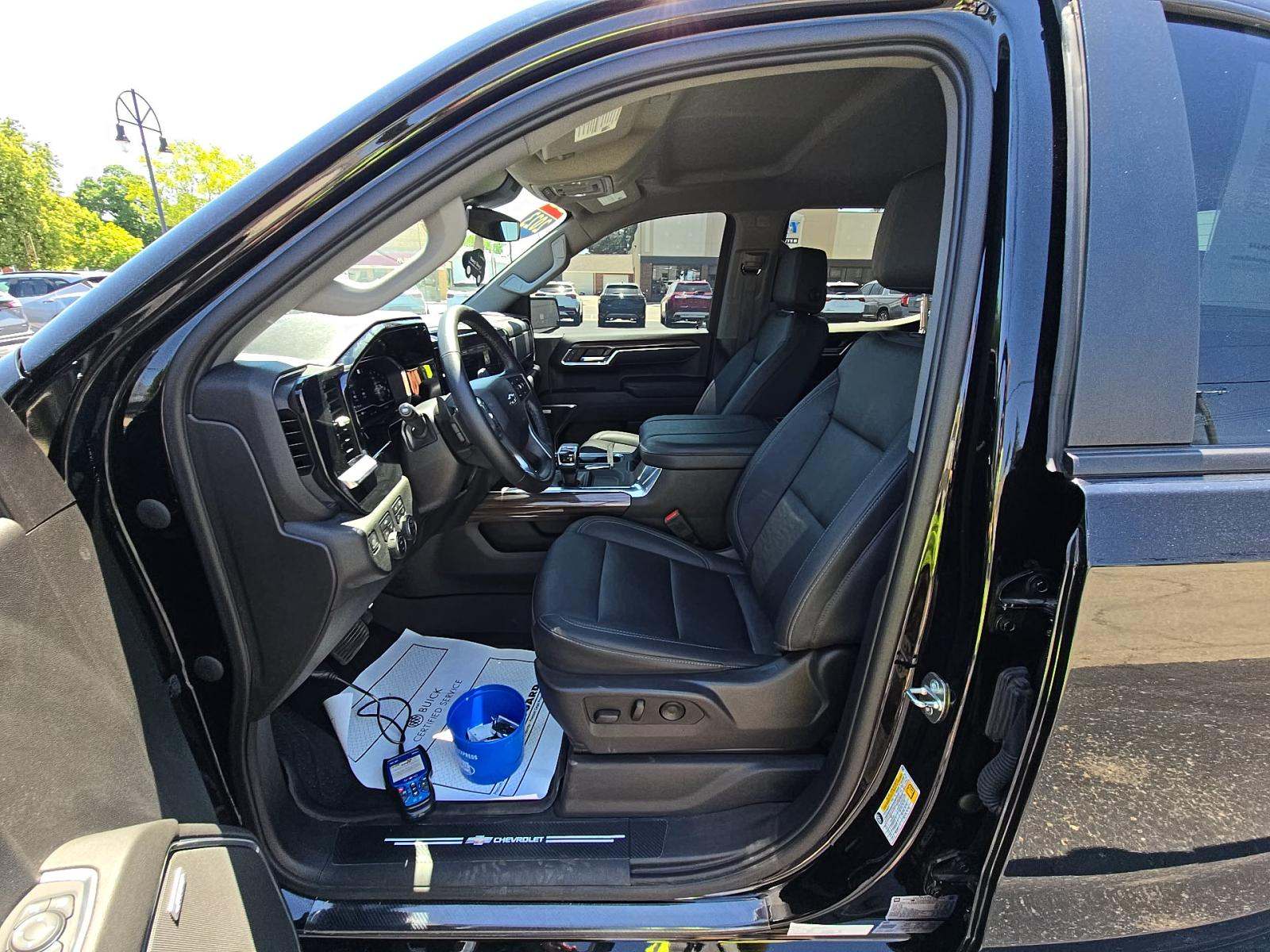 2023 Chevrolet Silverado 1500 RST AWD