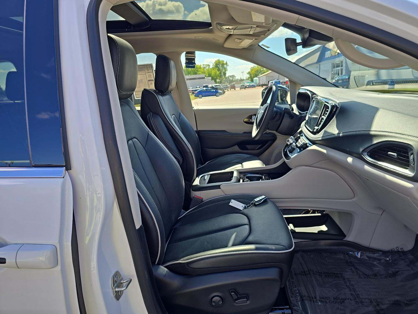 2024 Chrysler Pacifica Limited FWD