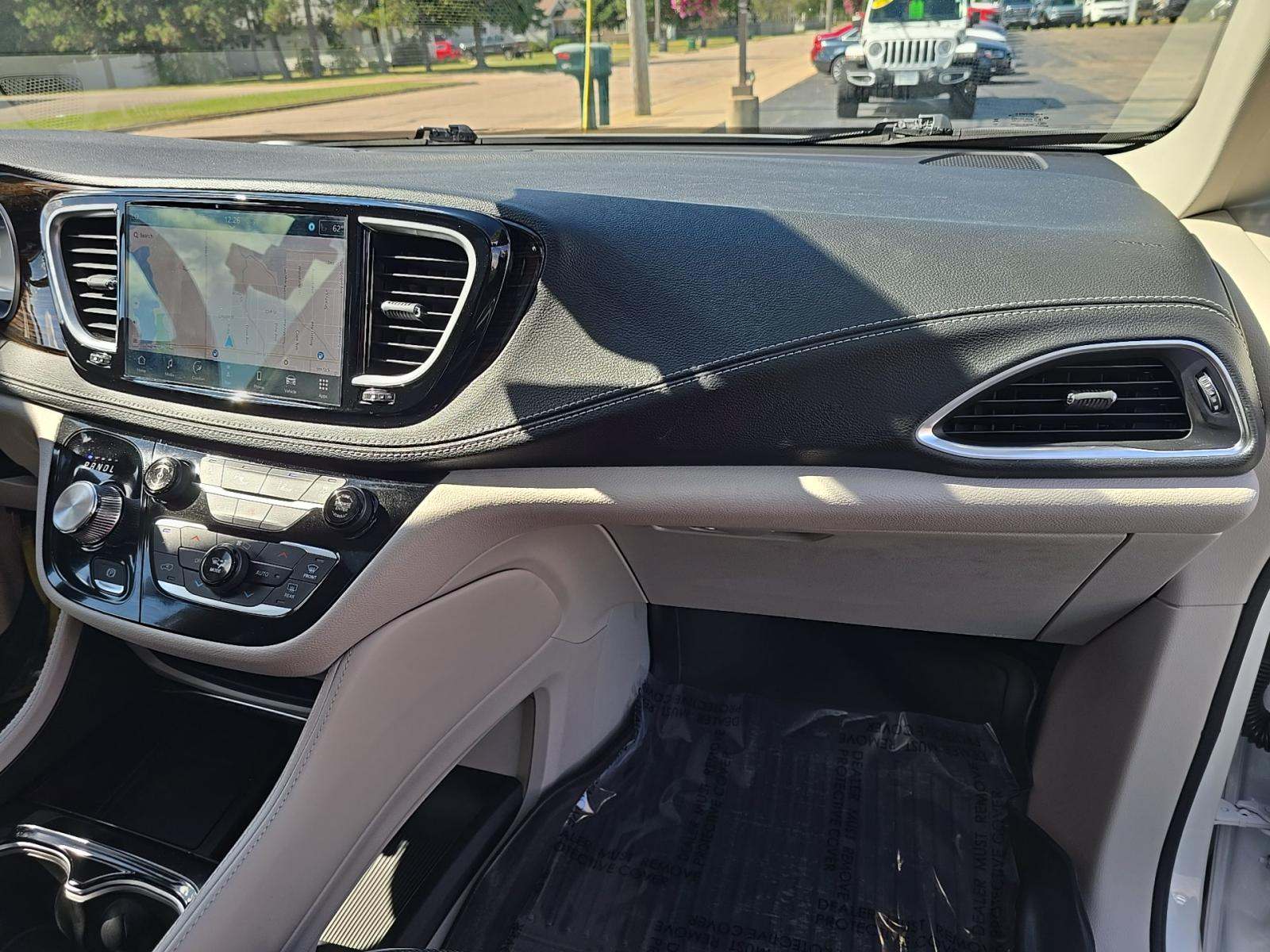 2024 Chrysler Pacifica Limited FWD