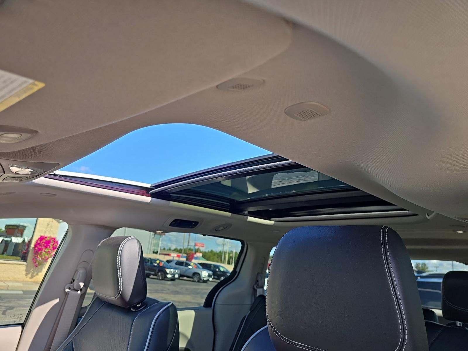 2024 Chrysler Pacifica Limited FWD