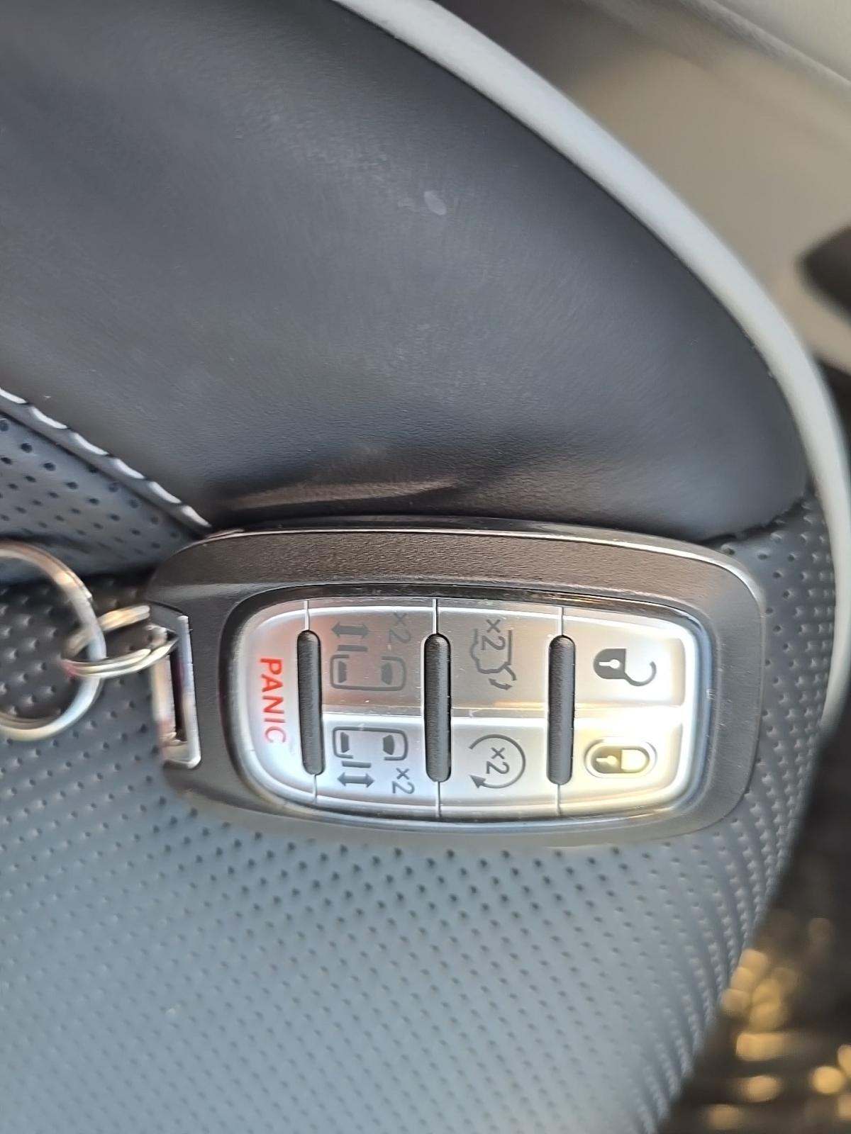 2024 Chrysler Pacifica Limited FWD