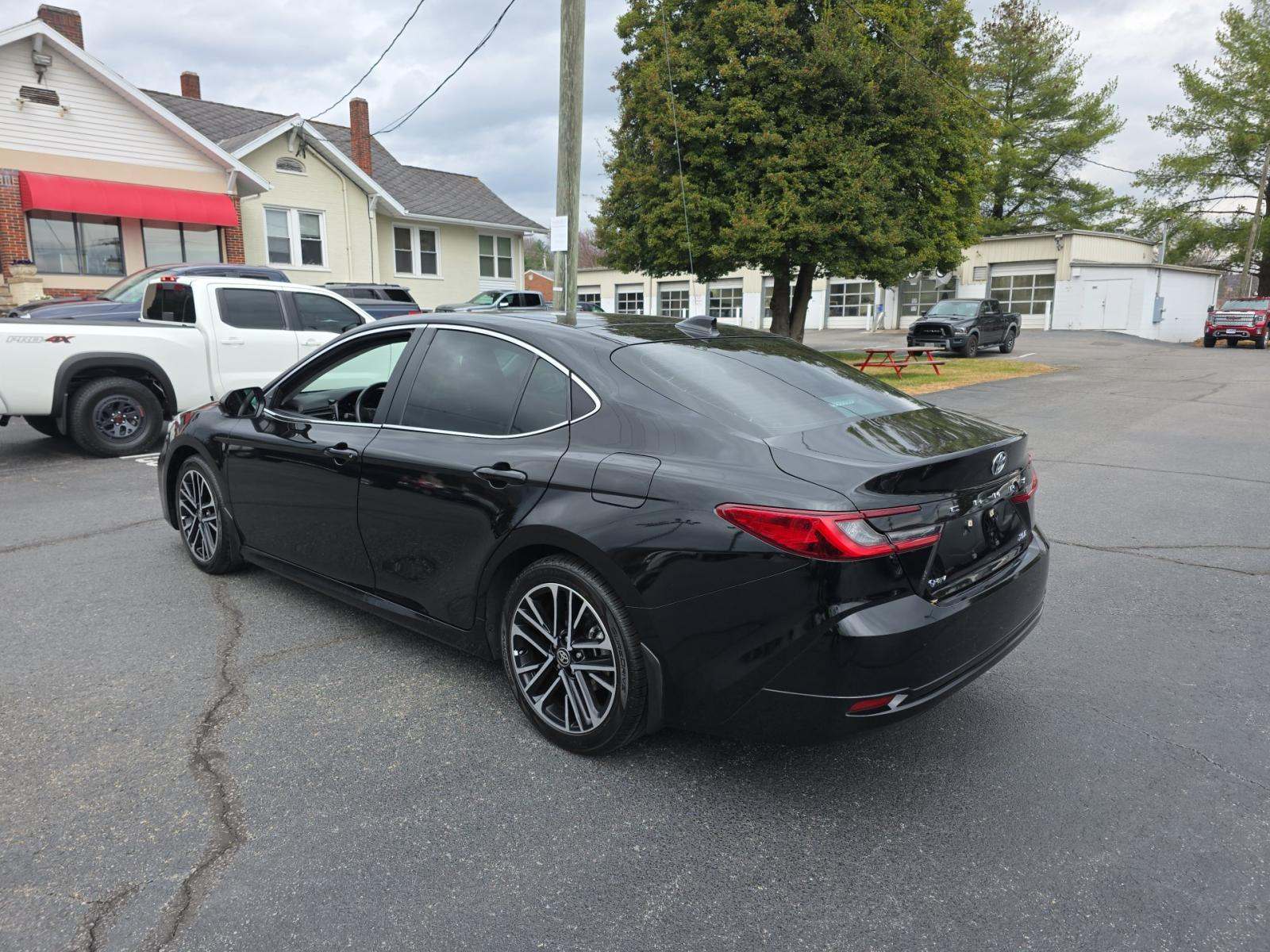 2025 Toyota Camry XLE FWD