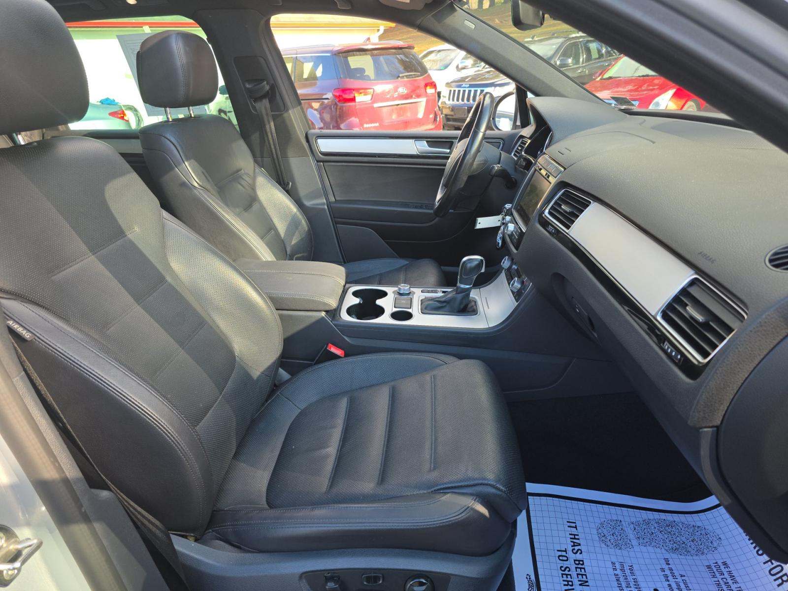 2017 Volkswagen Touareg 3.6L Wolfsburg Edition AWD