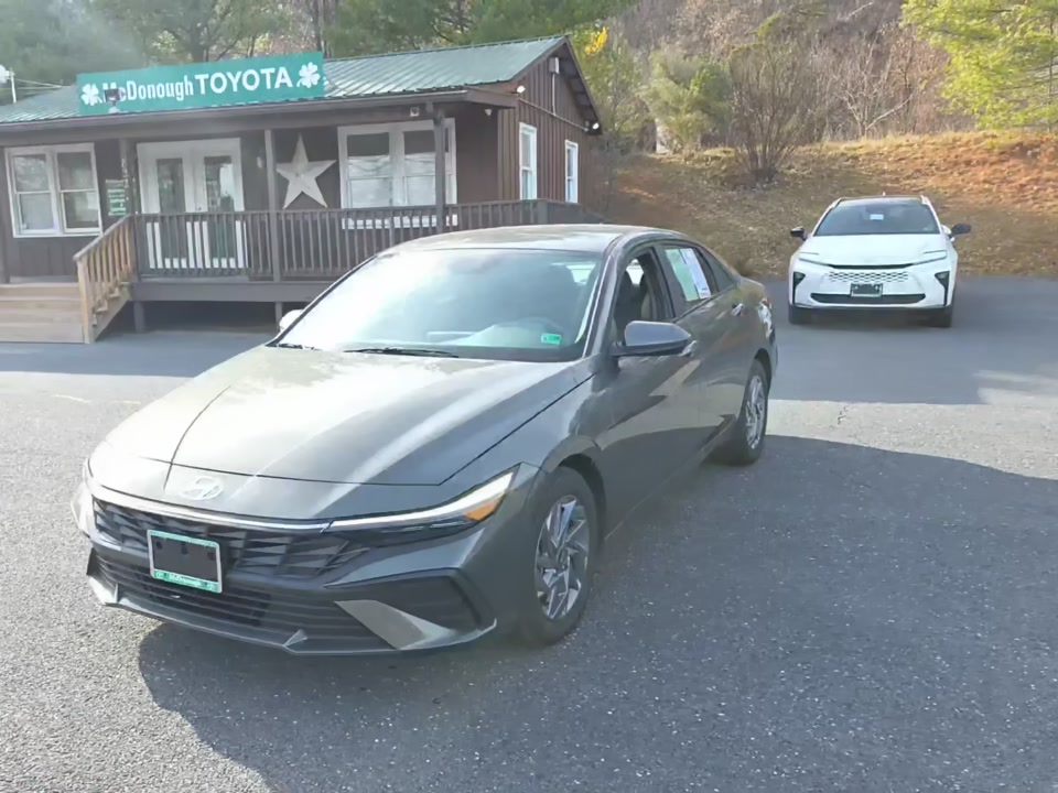 2024 Hyundai Elantra SEL FWD